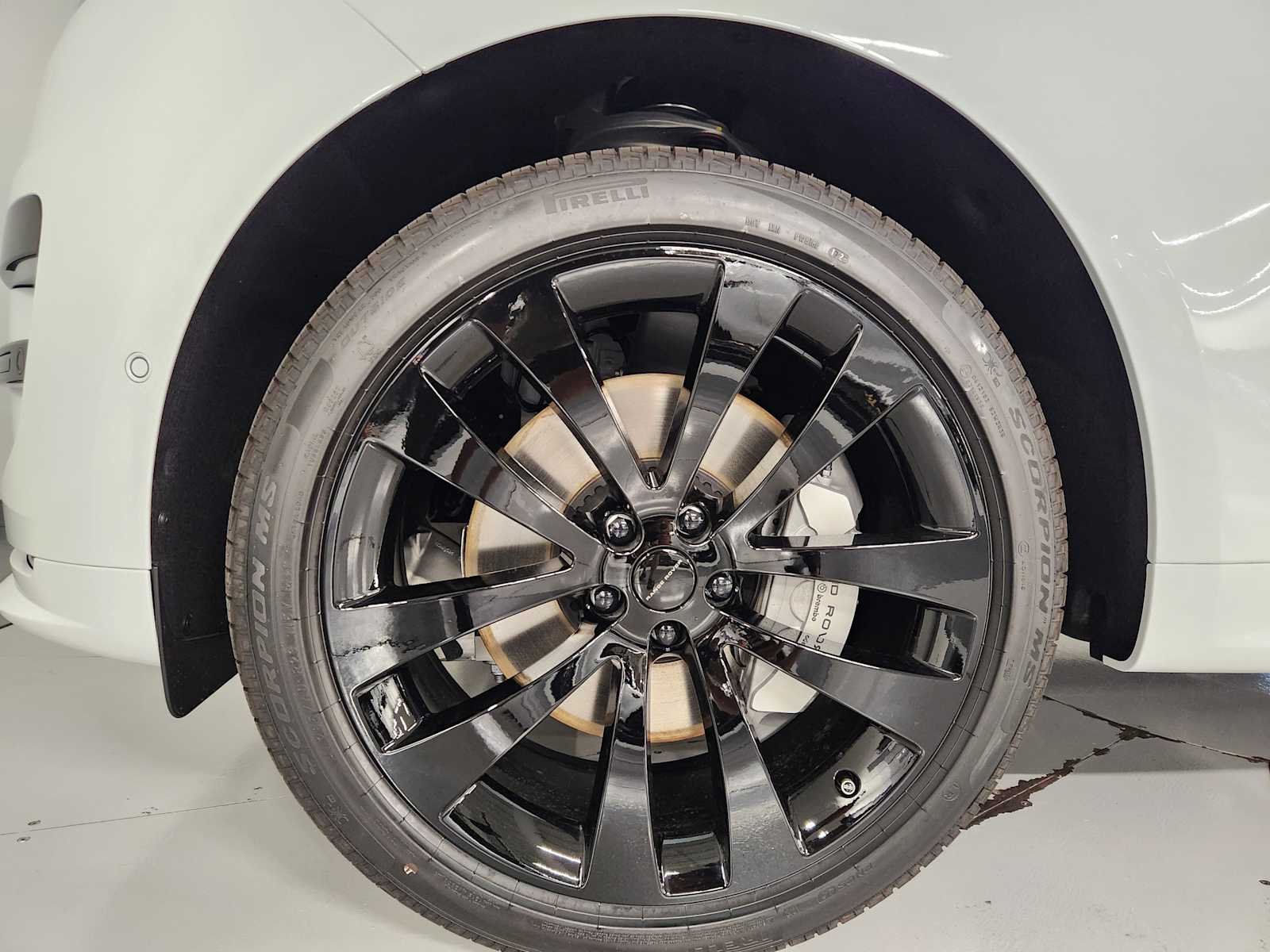 New 2026 Fuji White Land Rover Dynamic SE image 8
