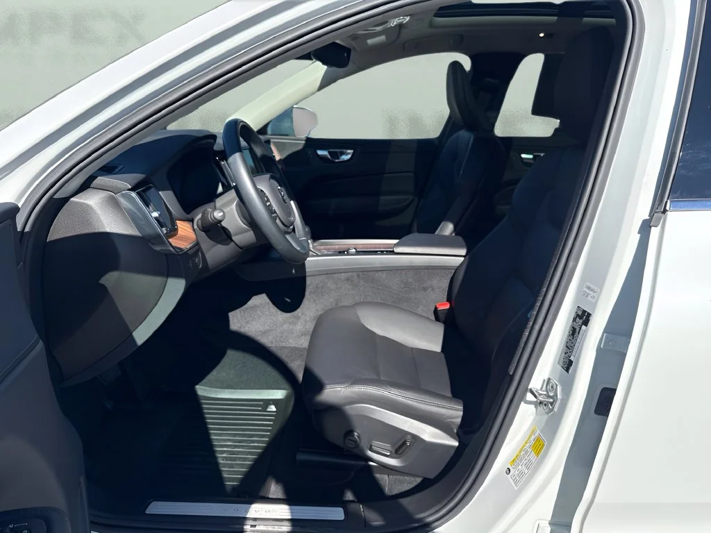 Used 2021 White Volvo T5 Momentum image 9