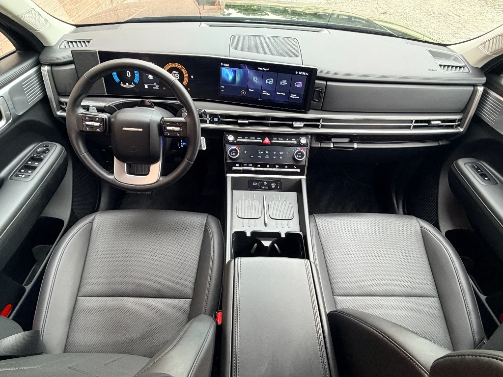 Used 2025 Phantom Black Hyundai SEL image 13