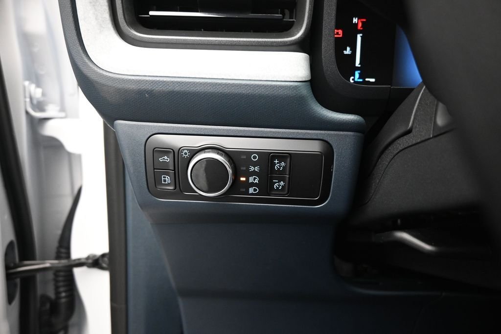 New 2026 Oxford White Ford XLT image 11