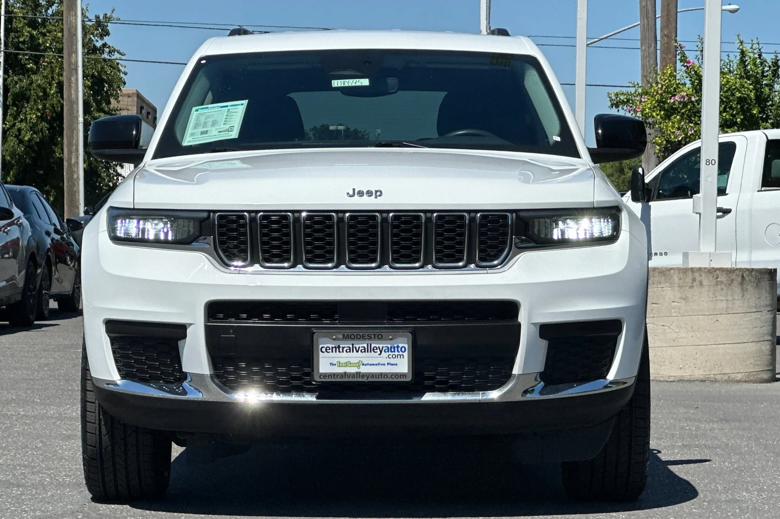 Used 2023 Bright White Clearcoat Jeep Laredo image 9