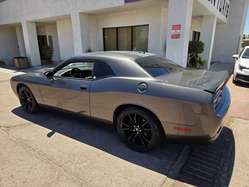 Used 2017 Granite Pearlcoat Dodge SXT image 3