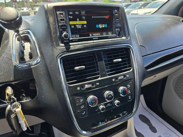 Used 2017 Gray Dodge SXT image 25