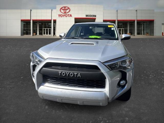 Certified Used 2019 CLASSIC SILVER MET Toyota  image 3