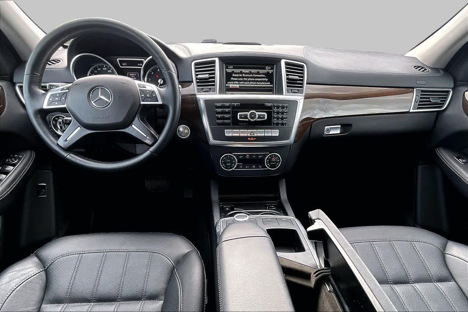 Used 2015 Diamond White Metallic Mercedes-Benz GL 450 image 16