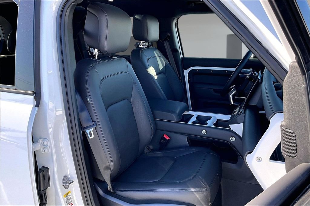 New 2026 FUJI WHITE Land Rover S image 11