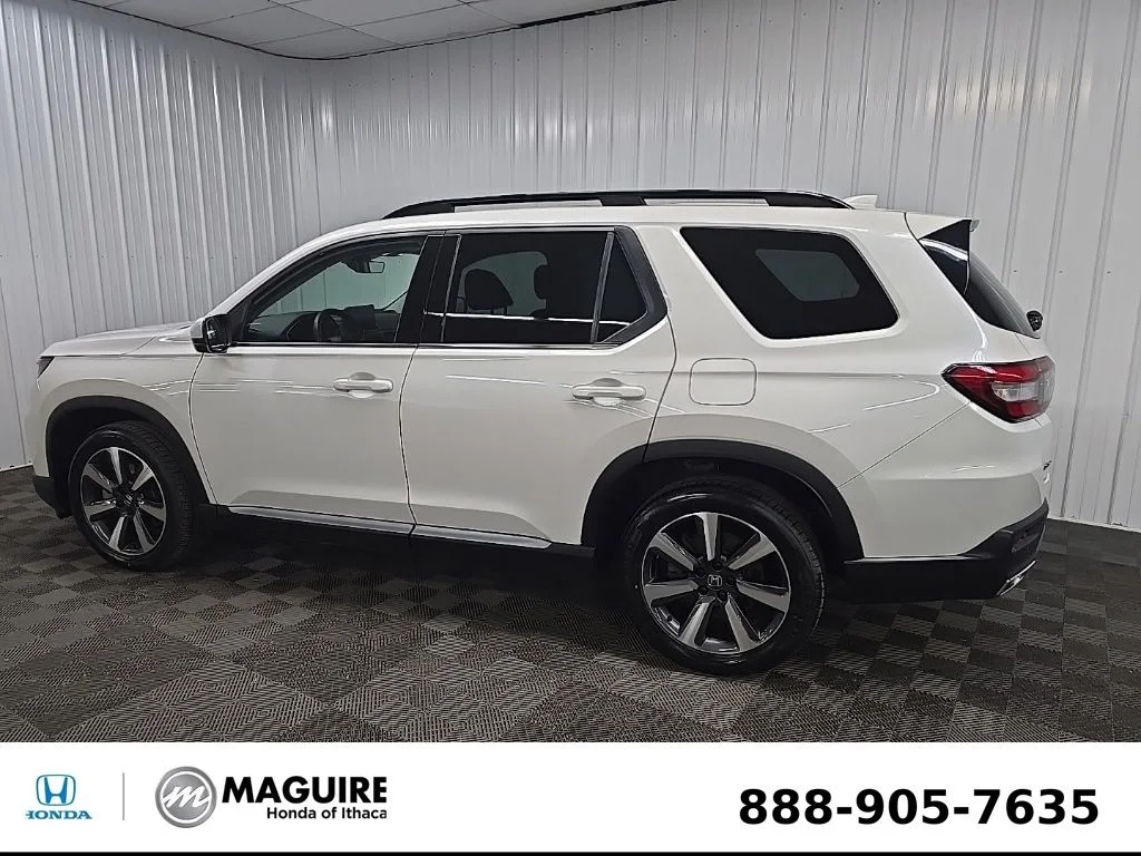 Used 2025 Platinum White Pearl Honda Touring image 4