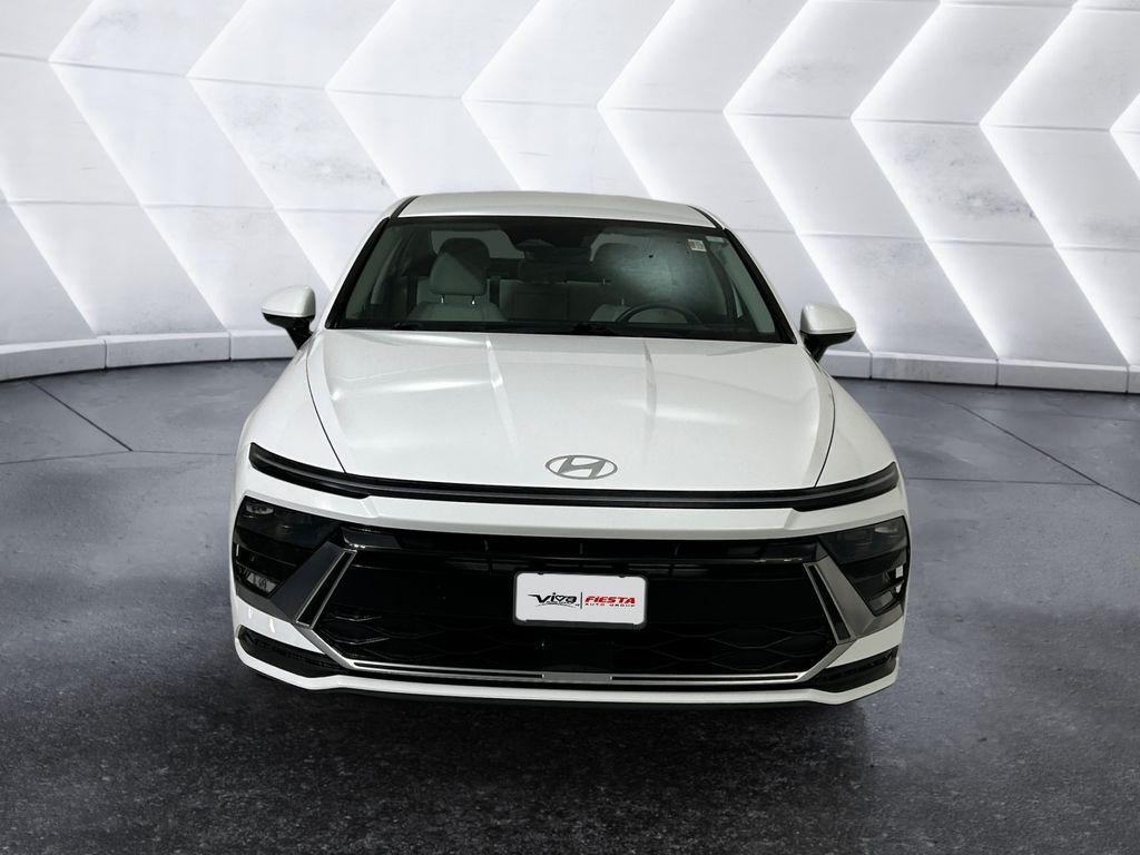 Used 2024 White Hyundai SEL image 2