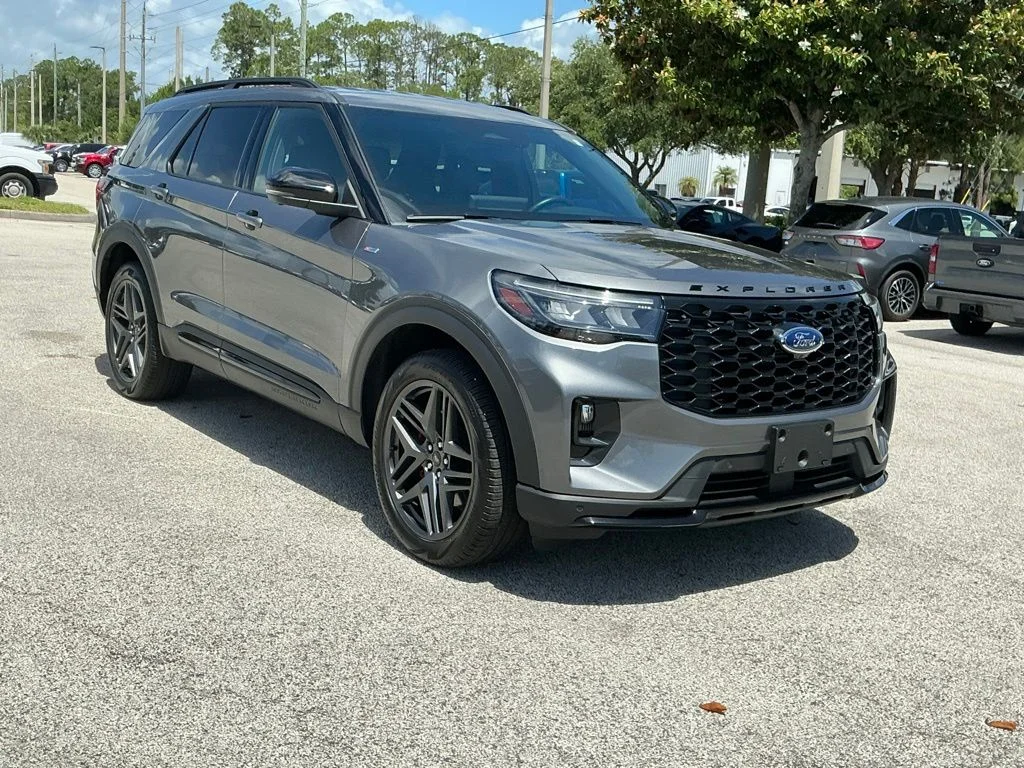 Used 2025 Gray Ford ST-Line image 10