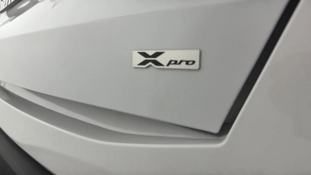 Used 2024 White Kia X-Pro SX Prestige image 42
