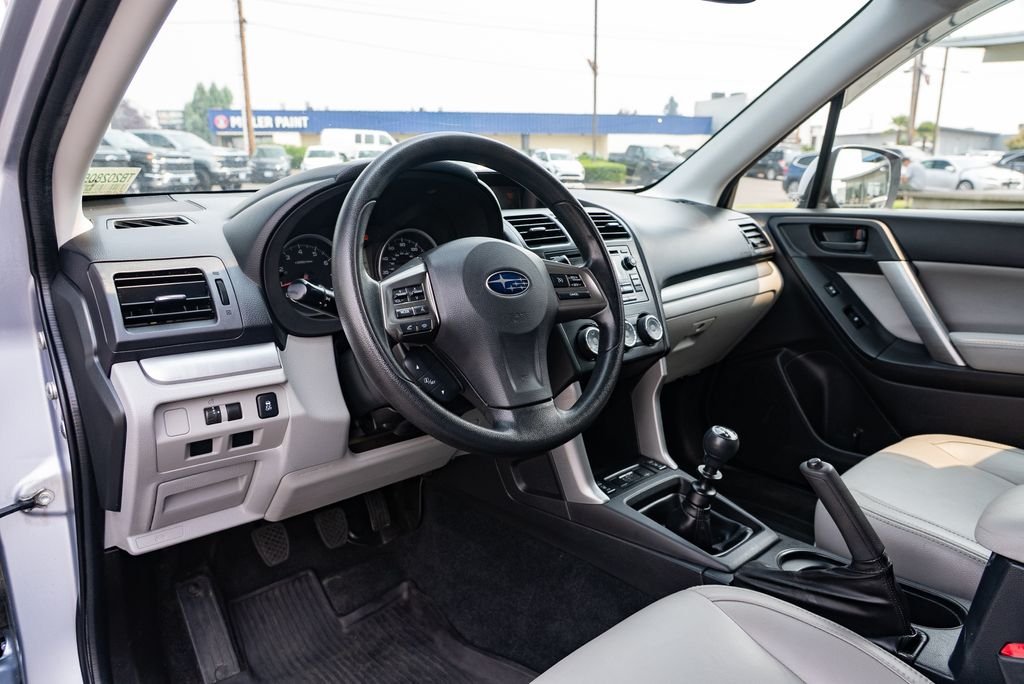 Used 2014 Ice Silver Metallic Subaru 2.5i Premium image 23