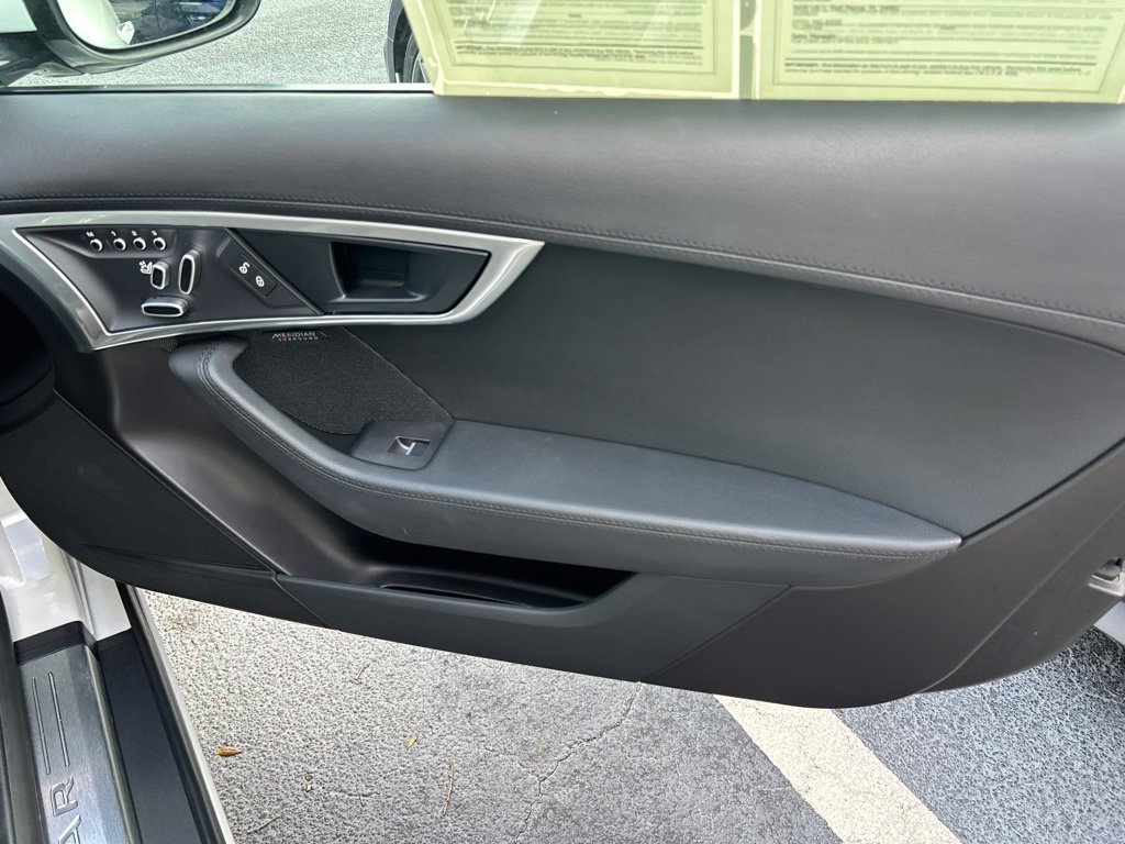 Used 2018 White Jaguar Base image 34