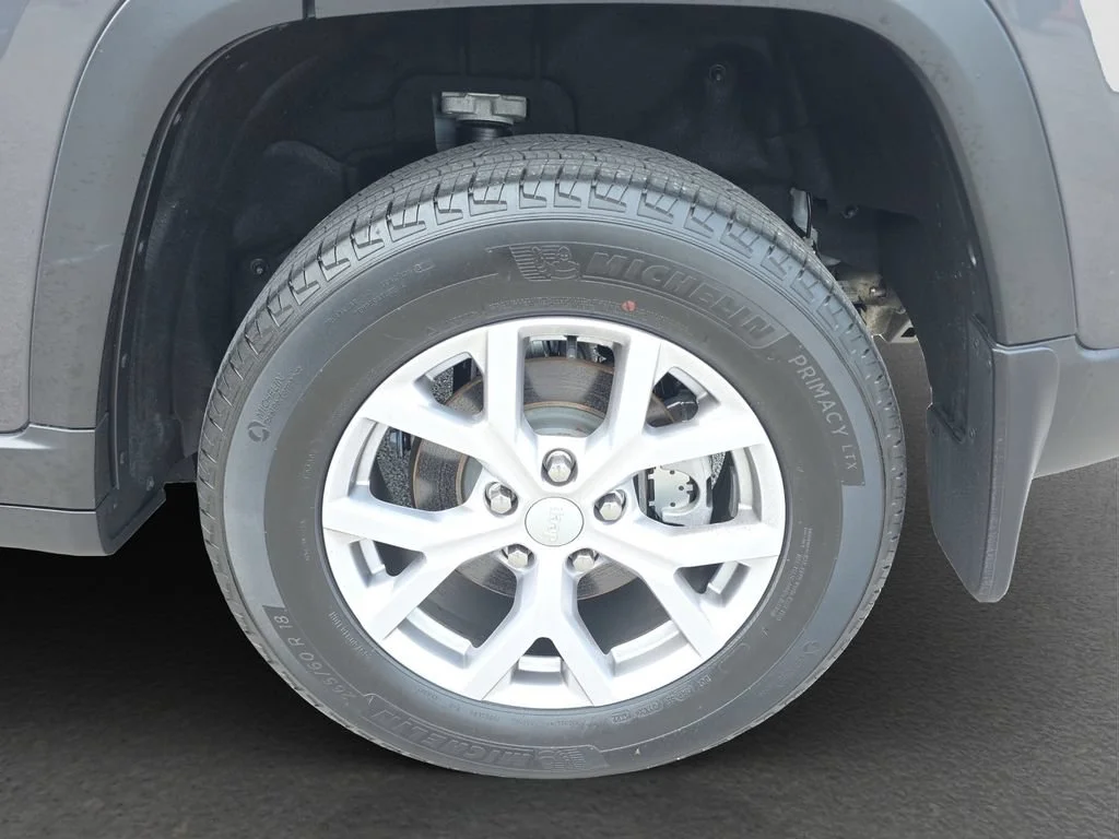 Used 2022 Gray Jeep Limited 4x4 image 6