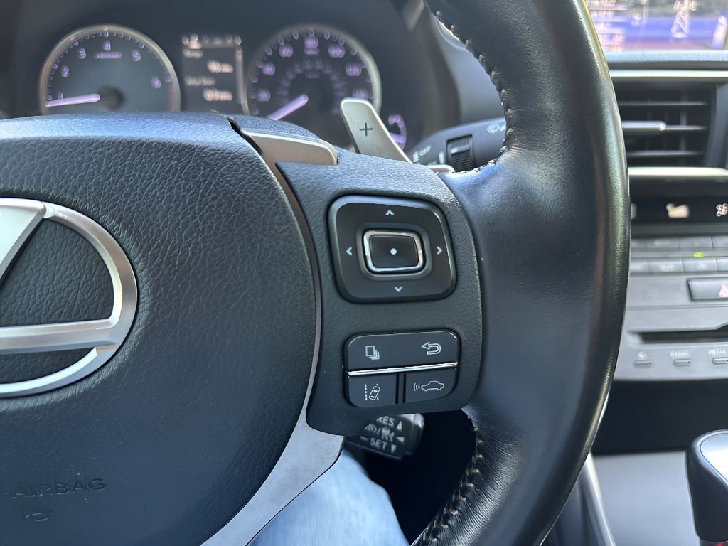 Used 2020 Eminent White Pearl Lexus Base image 24