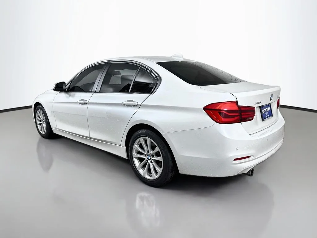 Used 2018 Mineral White Metallic BMW 320i xDrive image 5
