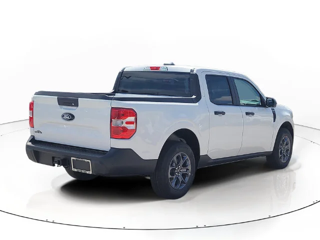 New 2026 Oxford White Ford XLT image 5