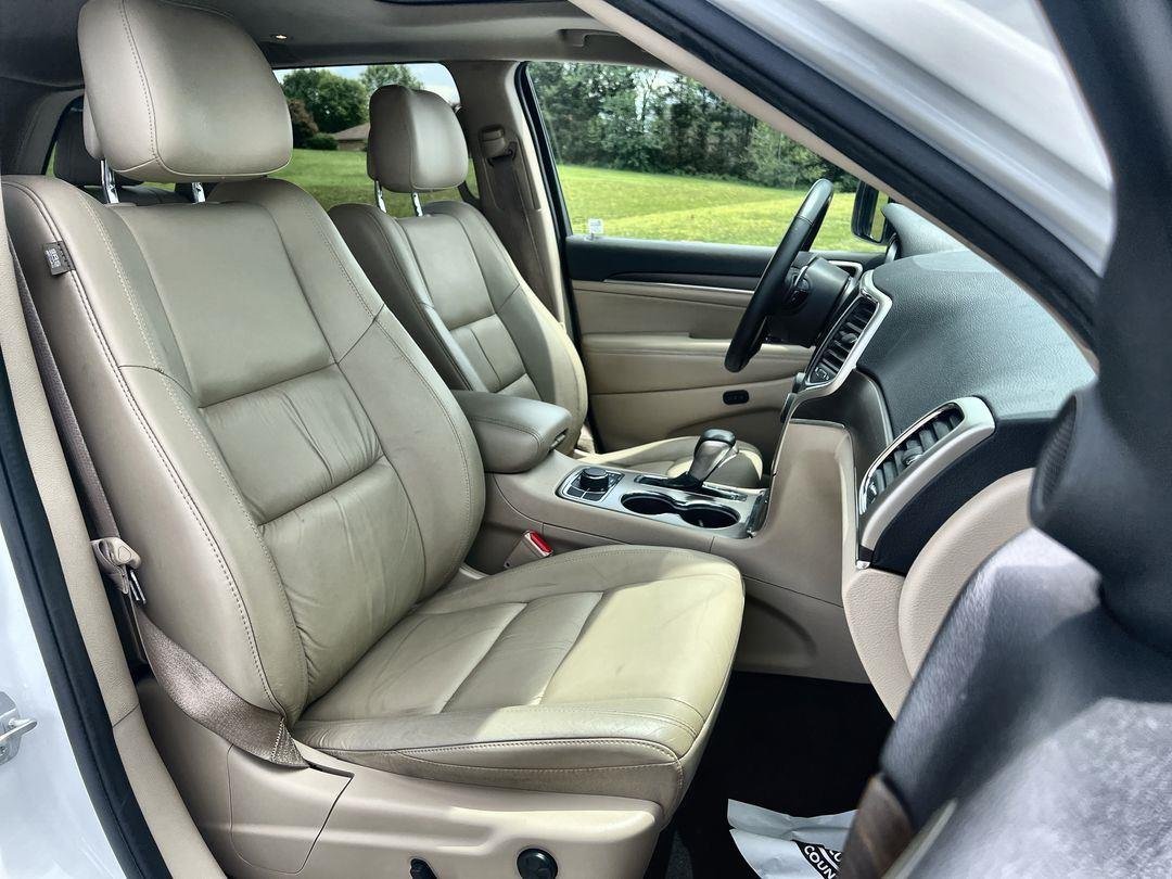 Used 2016 Bright White Clearcoat Jeep Limited image 23