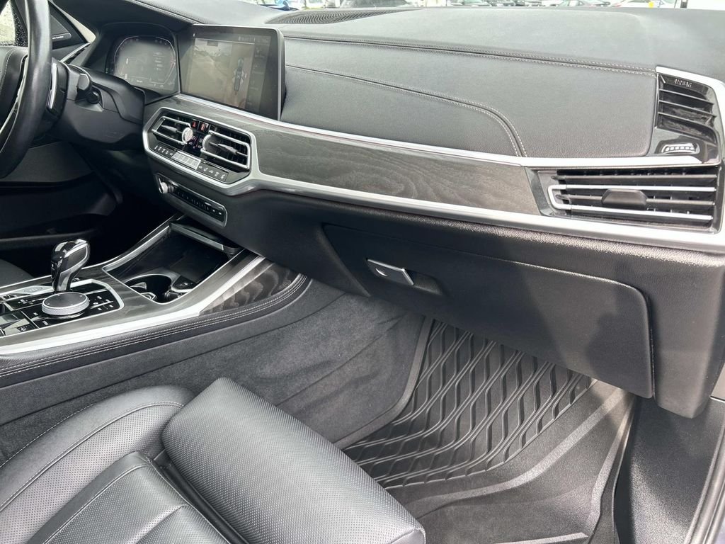 Used 2021 Arctic Gray Metallic BMW xDrive40i image 25