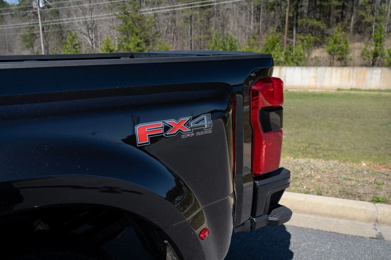 2025 Ford F-450 Super Duty Platinum - Photo 17
