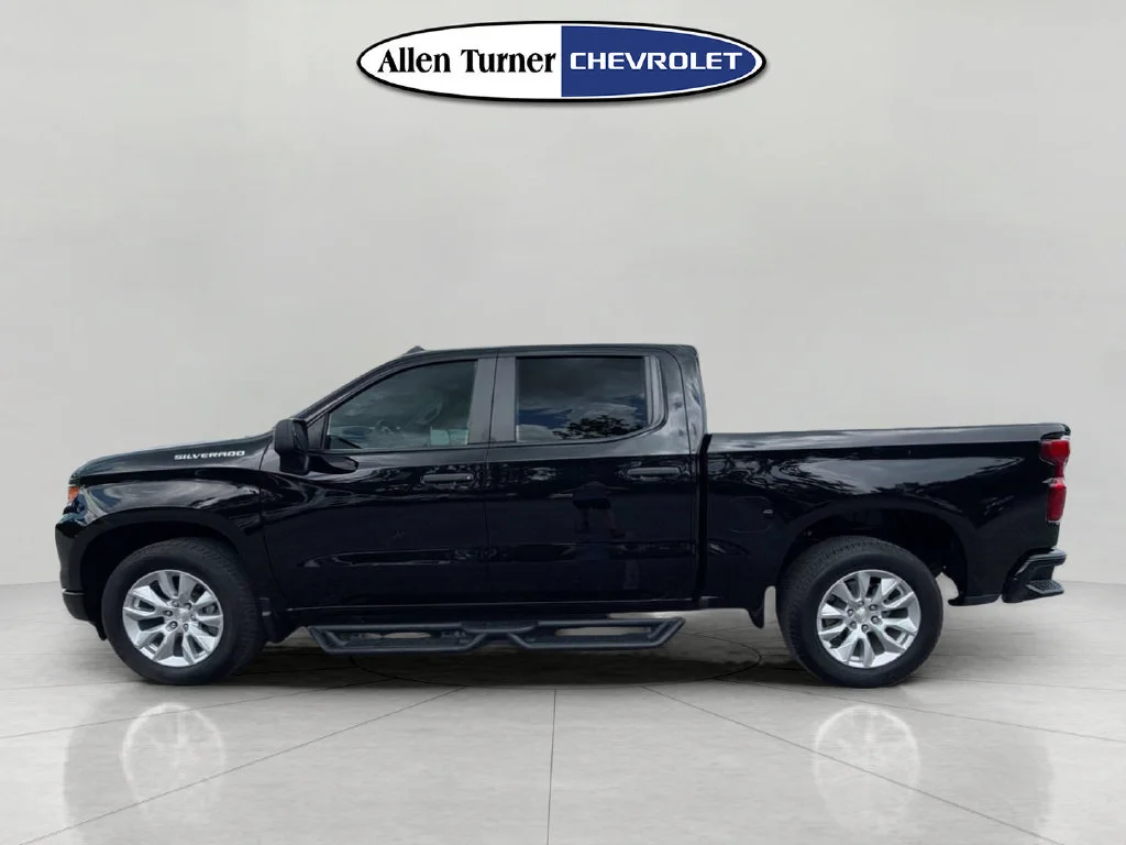 Used 2022 Black Chevrolet Custom image 6