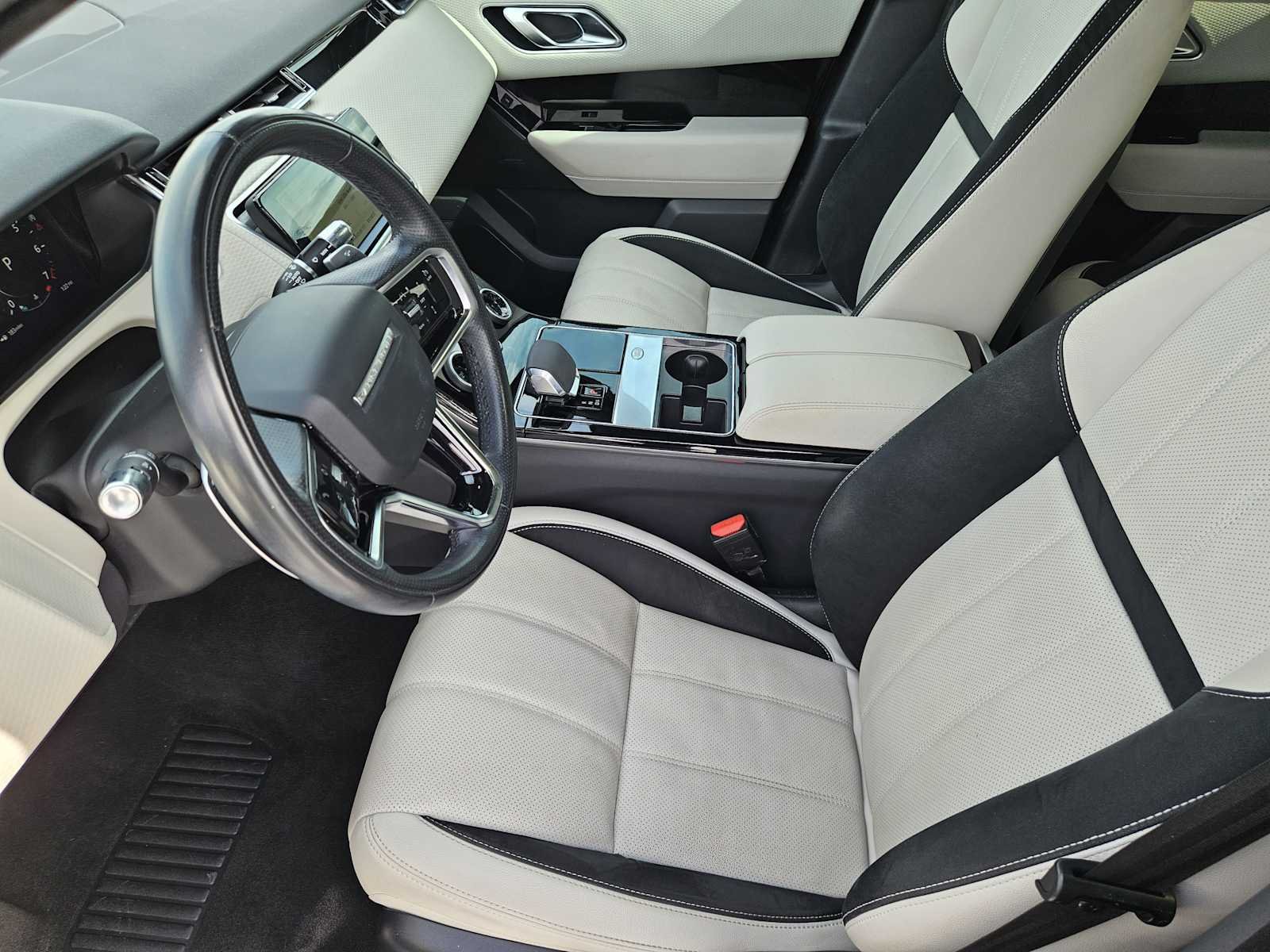 Used 2021 Eiger Grey Metallic Land Rover R-Dynamic S image 12