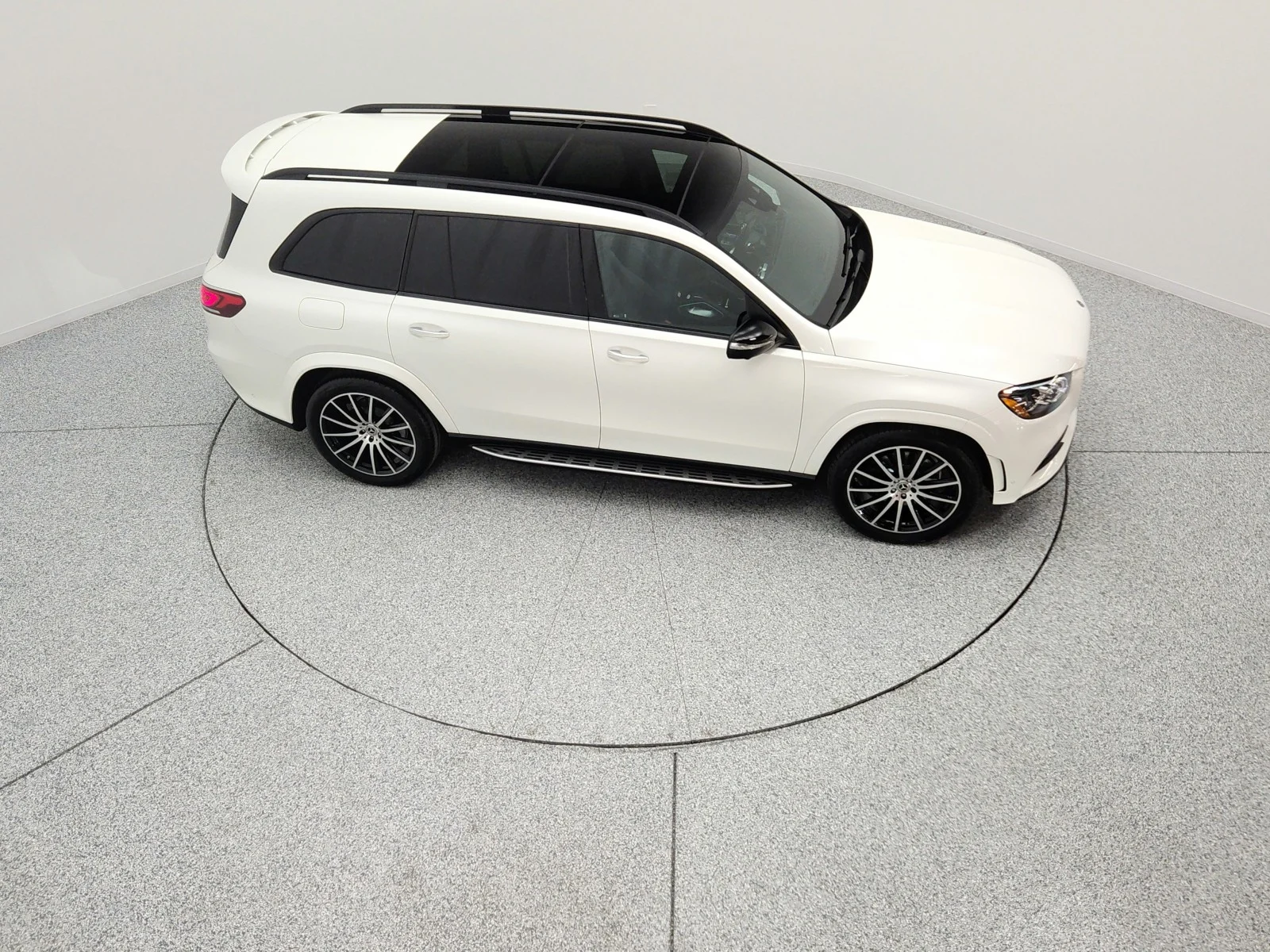 Used 2023 MANUFAKTUR Diamond White Metallic Mercedes-Benz GLS 450 4MATIC® SUV image 12