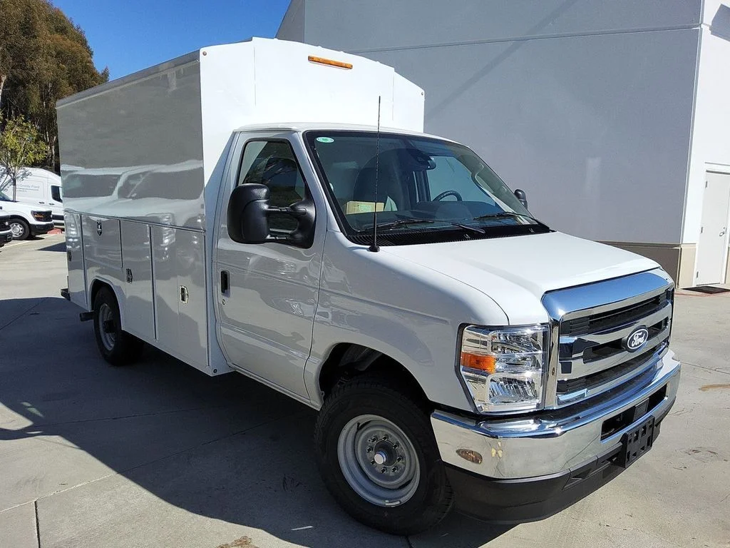 2026 Ford E-Series SRW E-350 Super Duty 138 in WB's photo