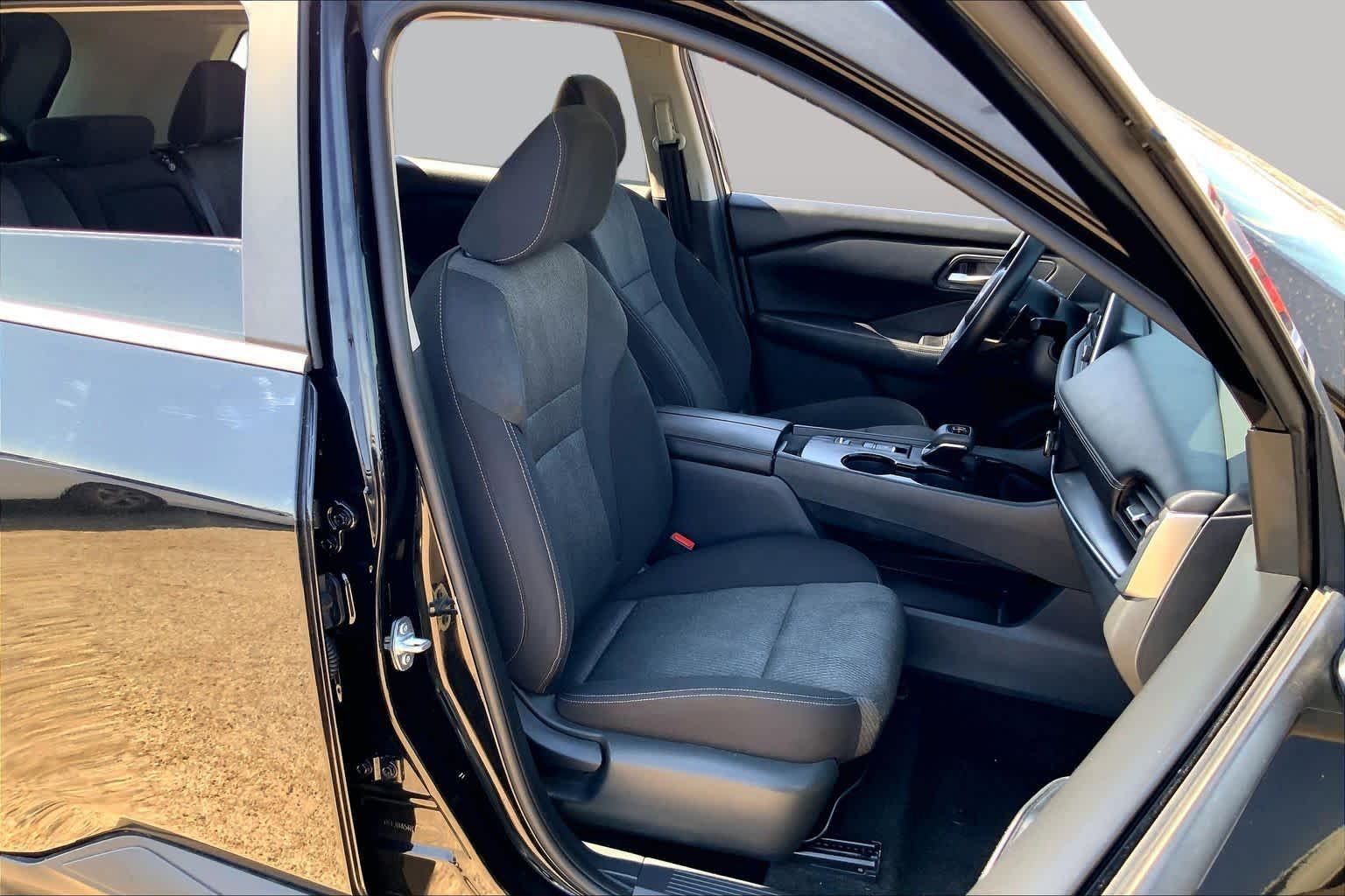 Used 2024 Super Black Nissan SV image 9