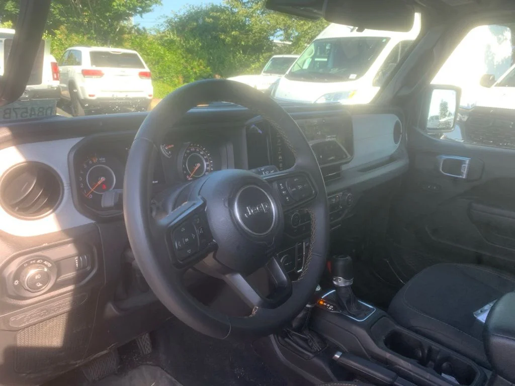Used 2024 Granite Crystal Metallic Clearcoat Jeep Sport S image 9