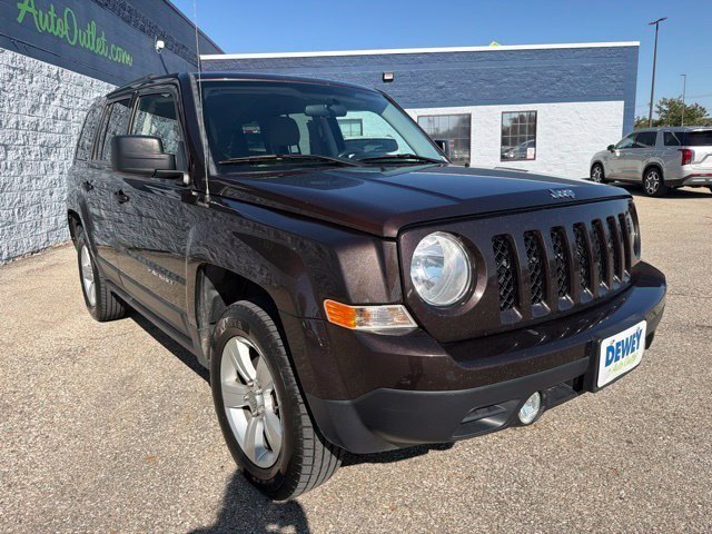 Used 2014 Rugged Brown Pearlcoat Jeep Latitude image 7