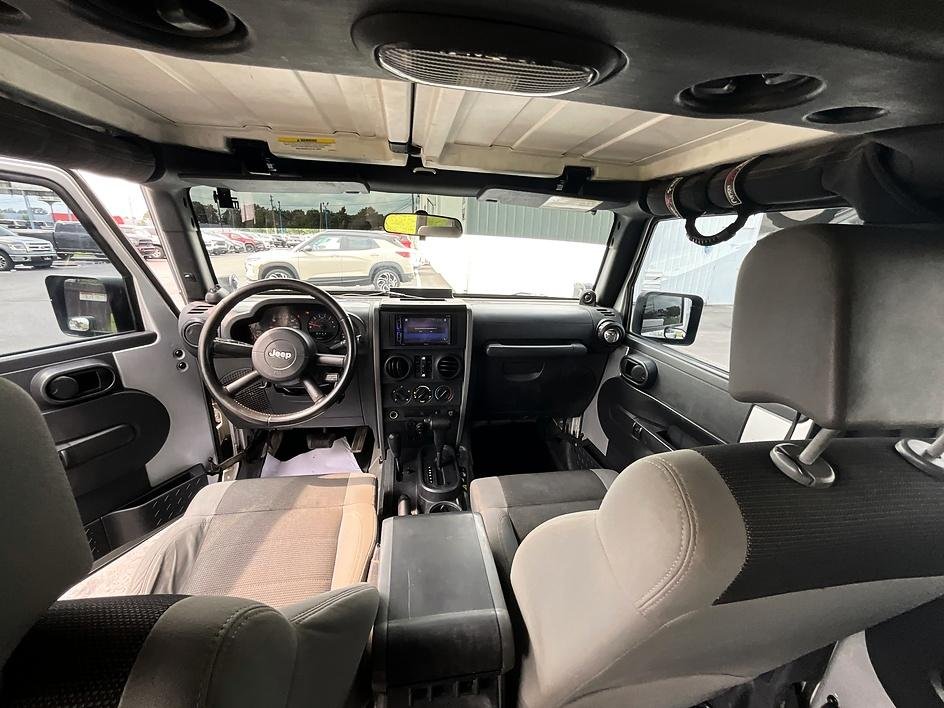 Used 2007 Silver Jeep Unlimited X image 29
