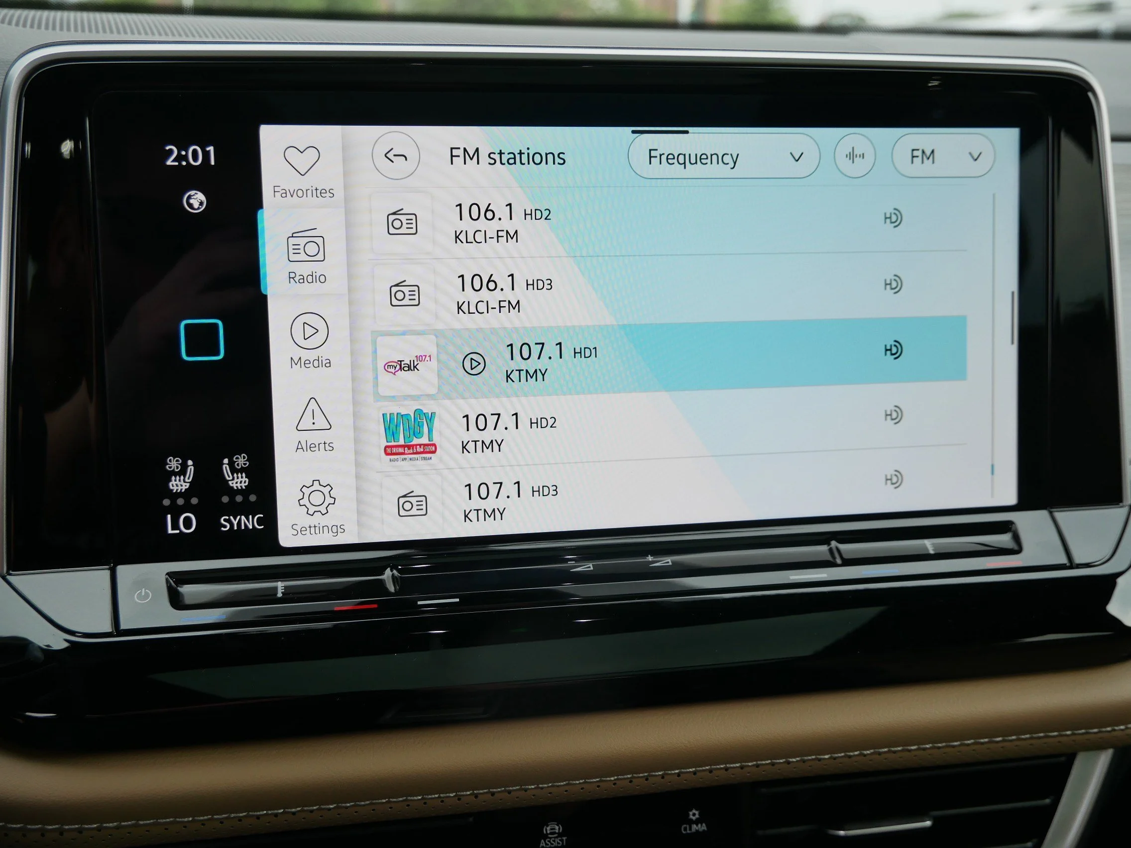 New 2026 Deep Black Pearl Volkswagen 2.0T SE w/Technology image 8