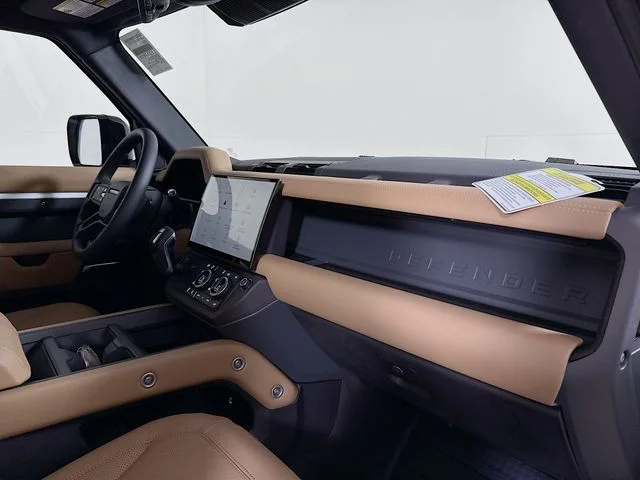 New 2026 Fuji White Land Rover X-Dynamic SE image 31