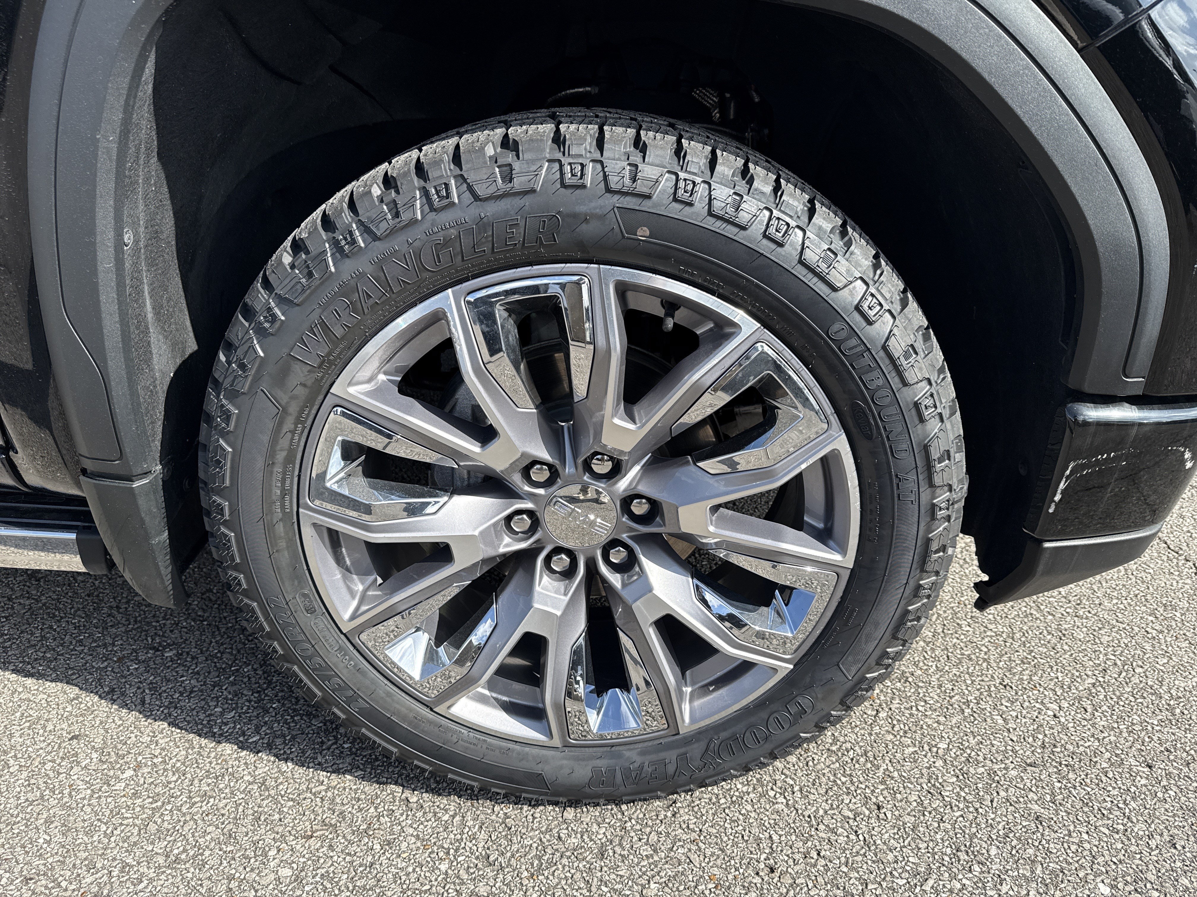 Used 2023 Onyx Black GMC Denali image 13