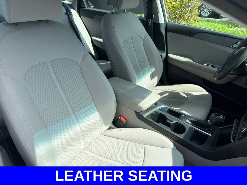 Used 2017 White Hyundai SE image 4