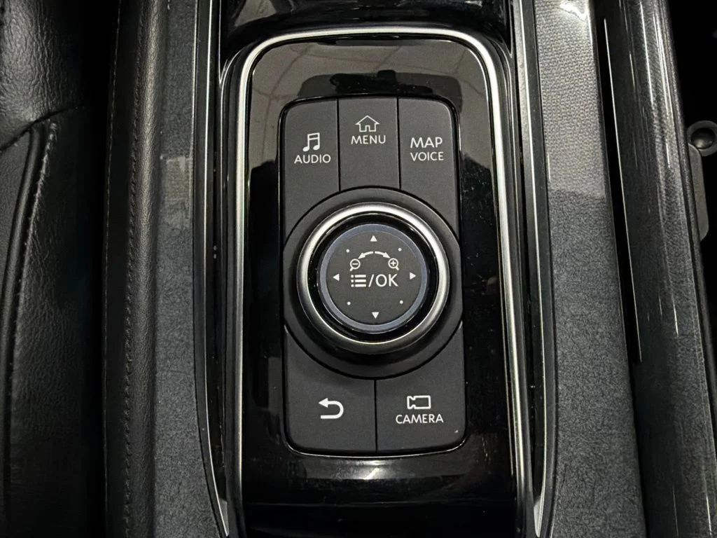 Used 2022 Gray Nissan SL image 22