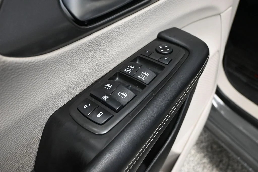 2022 Chrysler Pacifica Touring L - Photo 19