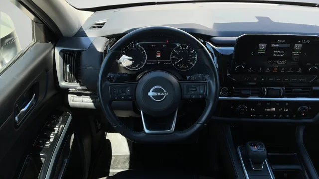 Used 2022 White Nissan SL image 10