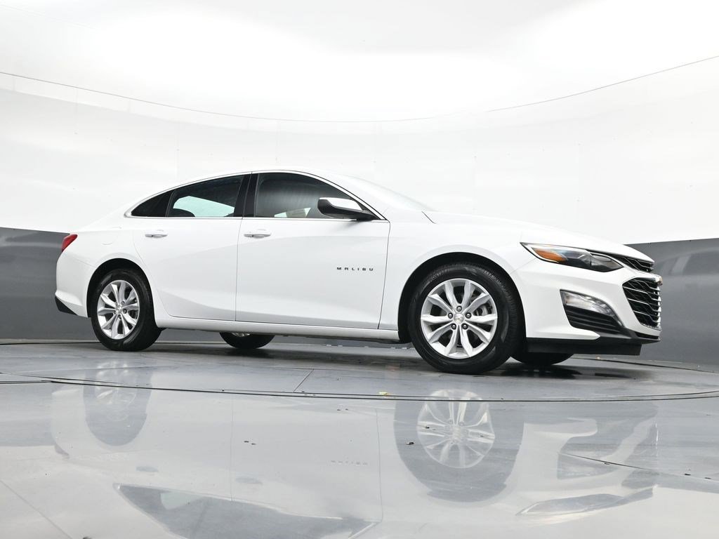 Used 2024 Summit White Chevrolet LT image 28