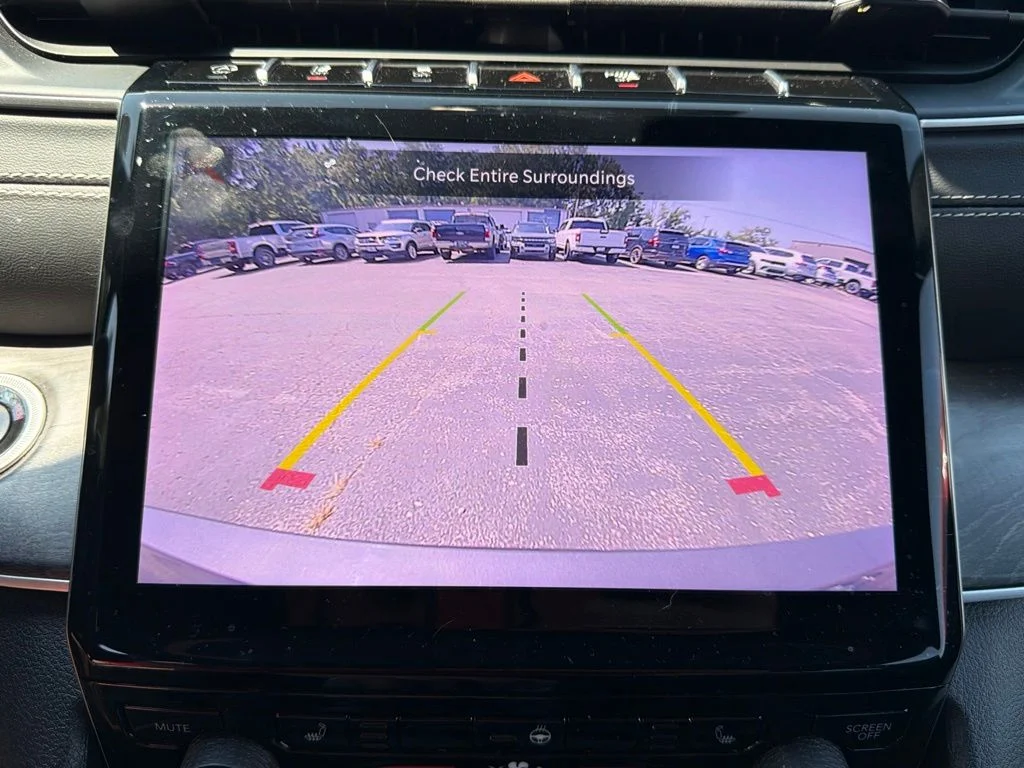 Used 2024 Metallic Jeep Limited image 30