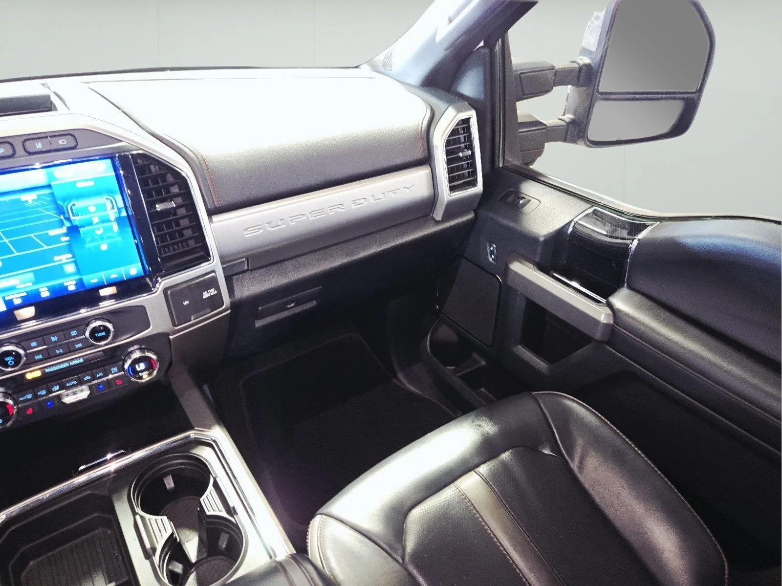 Used 2022 Star White Metallic Tri-Coat Ford Platinum image 56