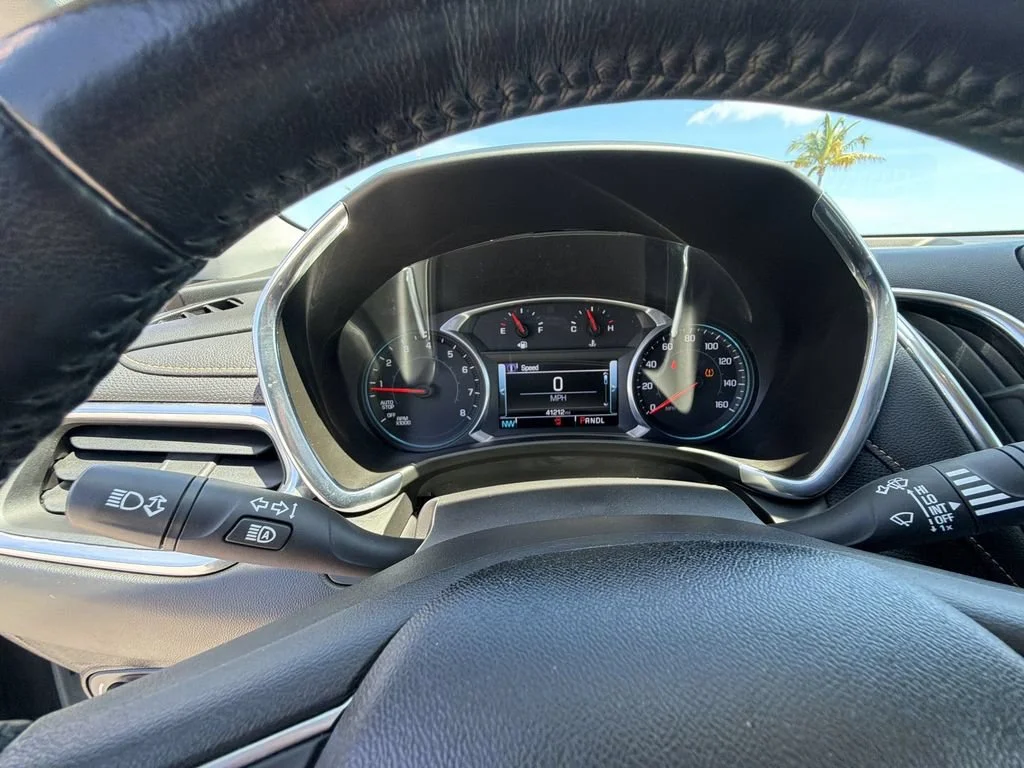 Used 2018 SILVER ICE METALLIC Chevrolet Premier image 17
