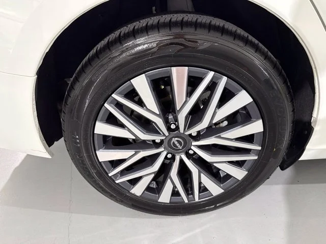 Used 2025 White Nissan 2.5 SV image 11