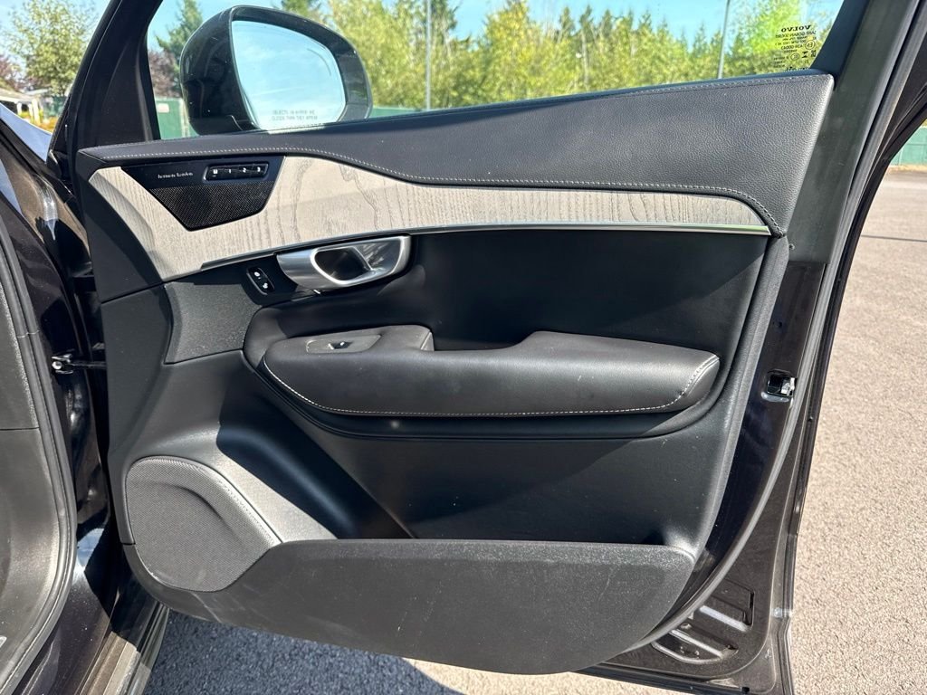 Used 2024 Onyx Black Metallic Volvo Ultimate image 28