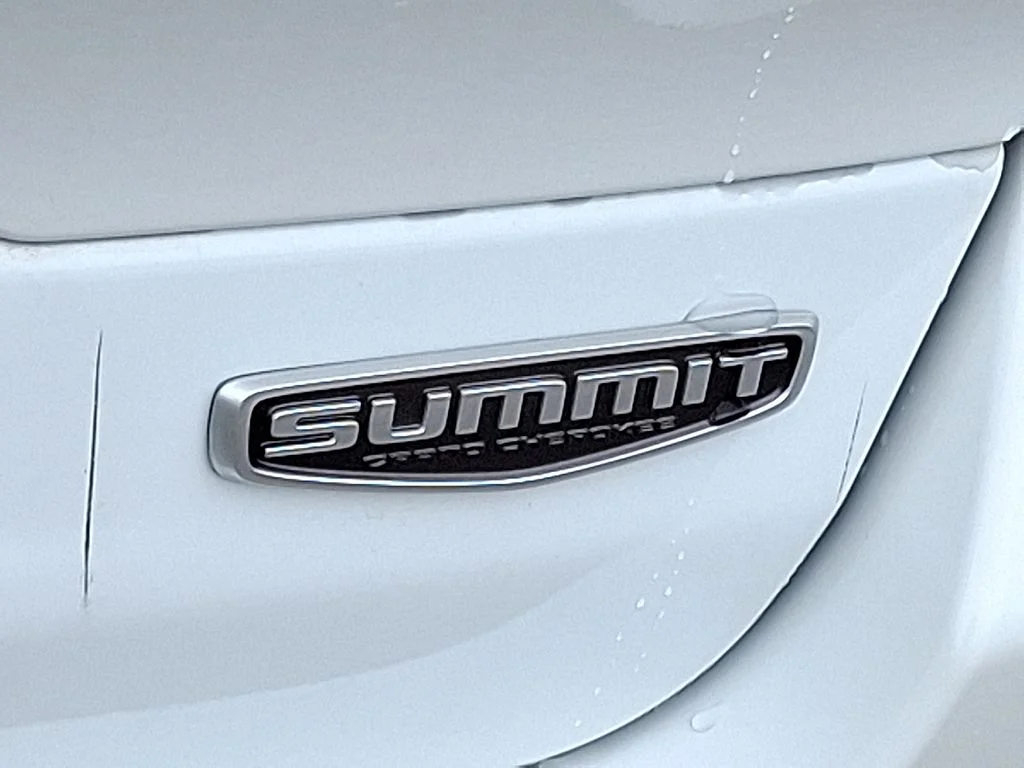 New 2026 Bright White Clear-Coat Exterior Paint Jeep Summit image 24