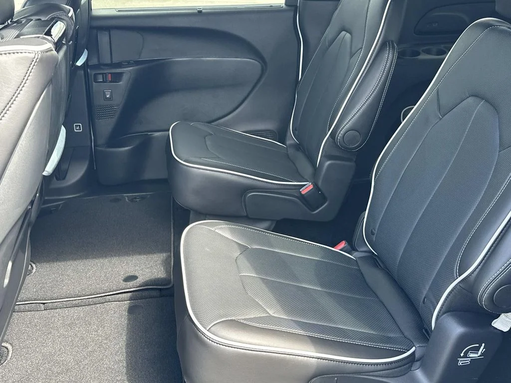 2026 Chrysler Pacifica Limited - Photo 16