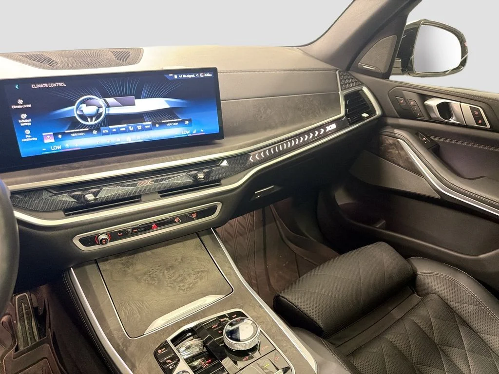 Used 2024 Alpine White BMW xDrive50e image 25