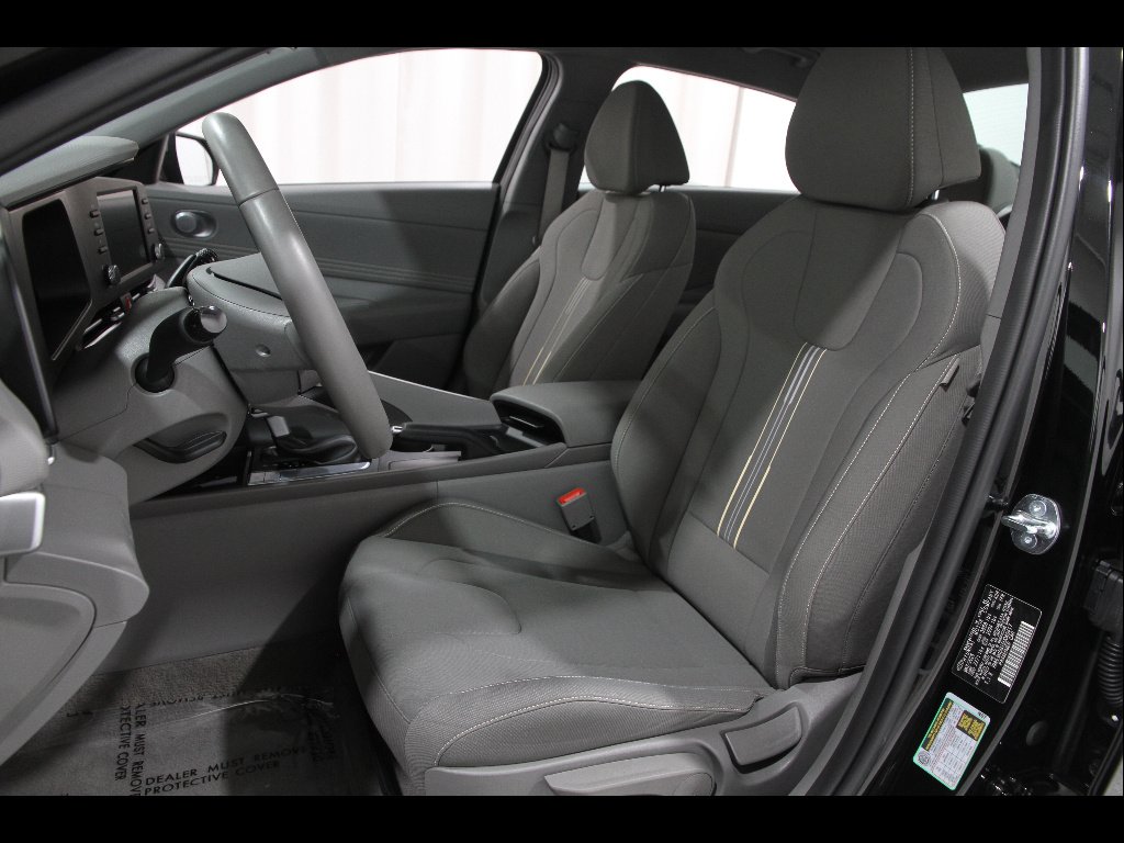 Certified Used 2025 Abyss Black Pearl Hyundai SEL Sport image 5
