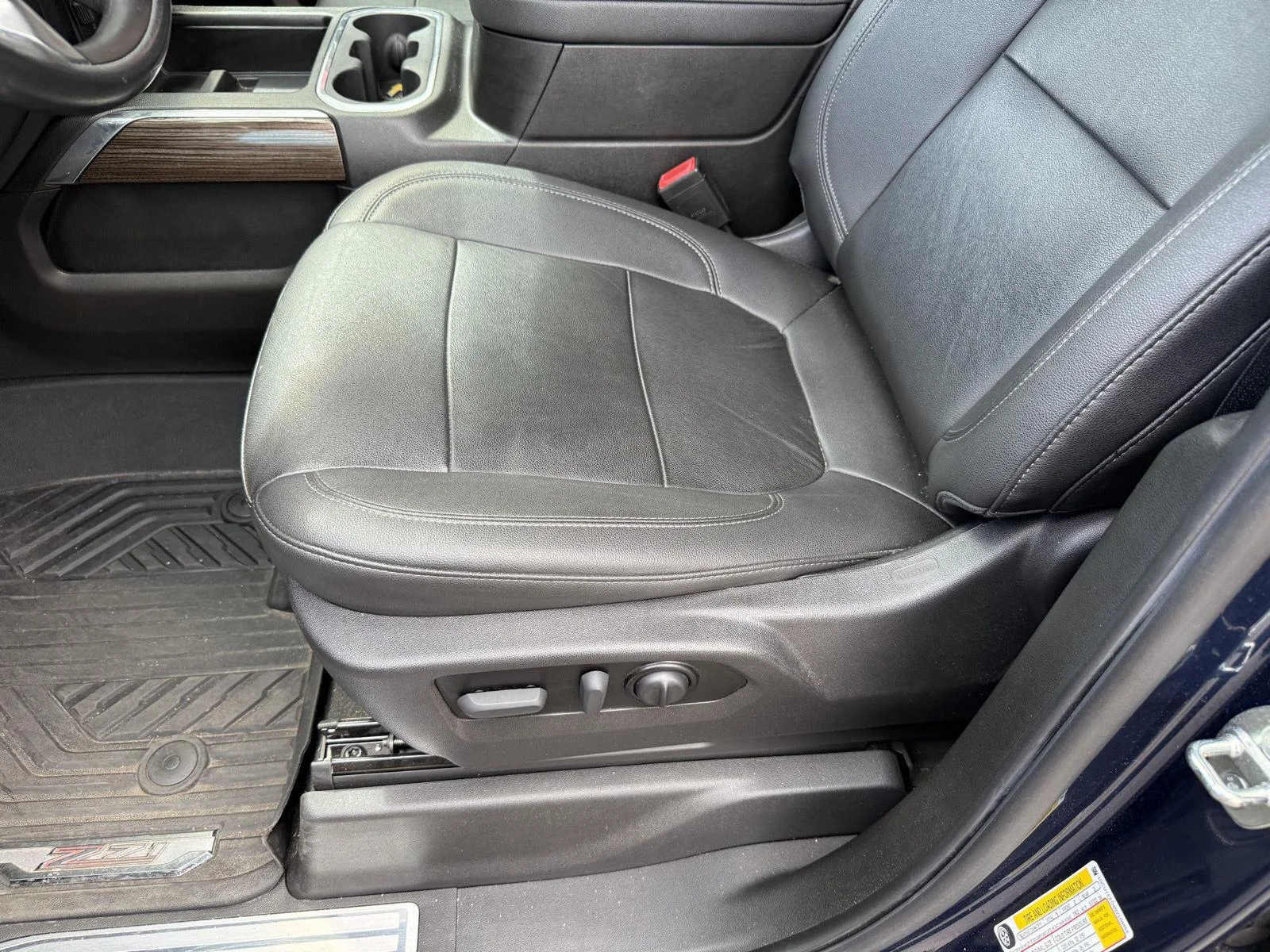 Used 2022 Northsky Blue Metallic Chevrolet RST image 17
