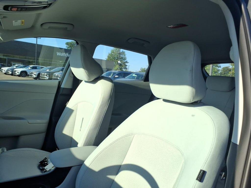 New 2027 Gray Hyundai SE FWD image 14